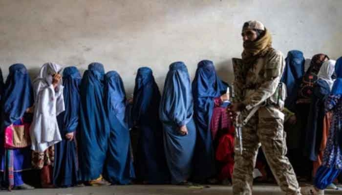 আফগানিস্তান পরকীয়ায় জড়ালেই বেত্রাঘাত, পাথর ছুঁড়ে হত্যা