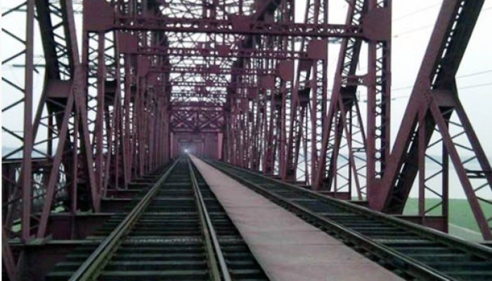 হার্ডিঞ্জ ব্রিজের নিচে পড়ে প্রাণ গেলে নারীর হার্ডিঞ্জ ব্রিজের নিচে পড়ে প্রাণ গেলে নারীর