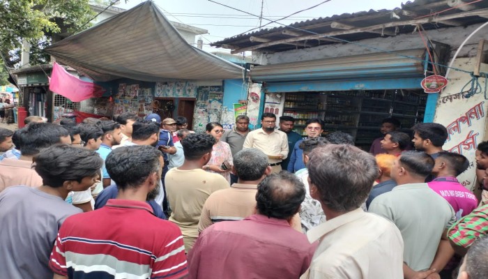 মোহনপুরে বালাইনাশক দোকানে জরিমানা মোহনপুরে বালাইনাশক দোকানে জরিমানা