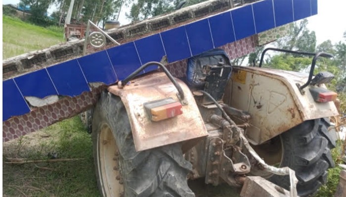 রাণীশংকৈলে কবরস্থানের গেট ভেঙে পড়ে প্রাণ হারালেন ট্রাক্টর চালক