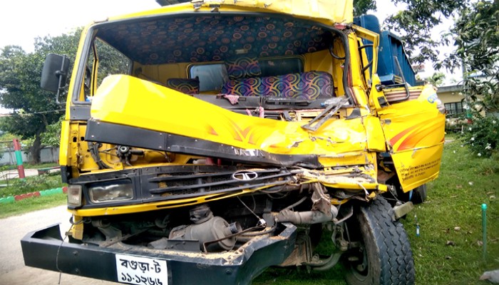 ফুলবাড়ীতে মেরামতরত ট্রাক্টরে ট্রাকের ধাক্কা ট্রাক্টর চালক নিহত: আহত ট্রাক চালক ফুলবাড়ীতে মেরামতরত ট্রাক্টরে ট্রাকের ধাক্কা ট্রাক্টর চালক নিহত: আহত ট্রাক চালক