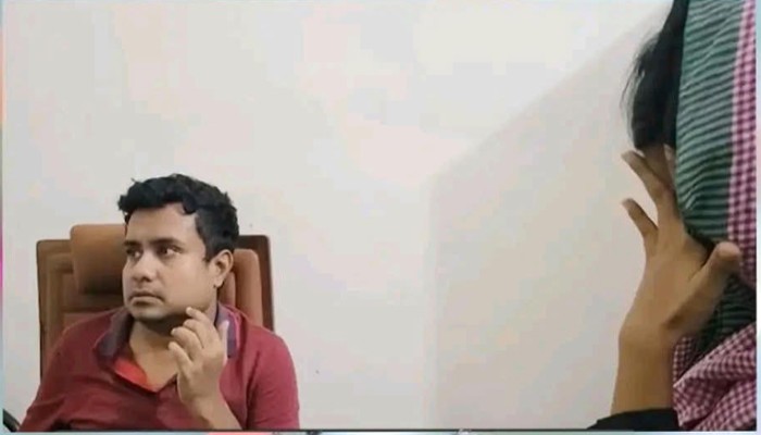 রাবি শিক্ষকের কক্ষে আপত্তিকর অবস্থায় ছাত্রী রাবি শিক্ষকের কক্ষে আপত্তিকর অবস্থায় ছাত্রী