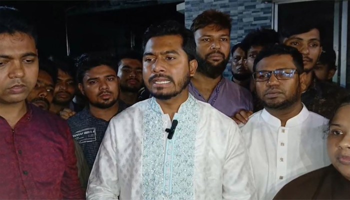 মধ্যরাতে স্বরাষ্ট্র উপদেষ্টার বাসভবনে নুরুল হক মধ্যরাতে স্বরাষ্ট্র উপদেষ্টার বাসভবনে নুরুল হক
