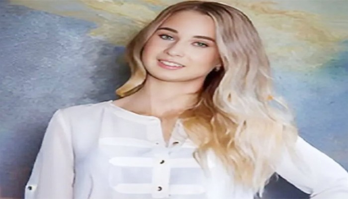 ১১ বছরের ছাত্রকে ক্লাসে আটকে ‘আদর’ ২৭ বছরের শিক্ষিকার! ১১ বছরের ছাত্রকে ক্লাসে আটকে ‘আদর’ ২৭ বছরের শিক্ষিকার!