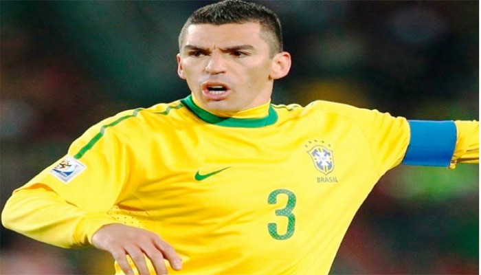 আগুনে পুড়ে গিয়ে হাসপাতালে ভর্তি ব্রাজিলের বিশ্বকাপজয়ী ফুটবলার আগুনে পুড়ে গিয়ে হাসপাতালে ভর্তি ব্রাজিলের বিশ্বকাপজয়ী ফুটবলার