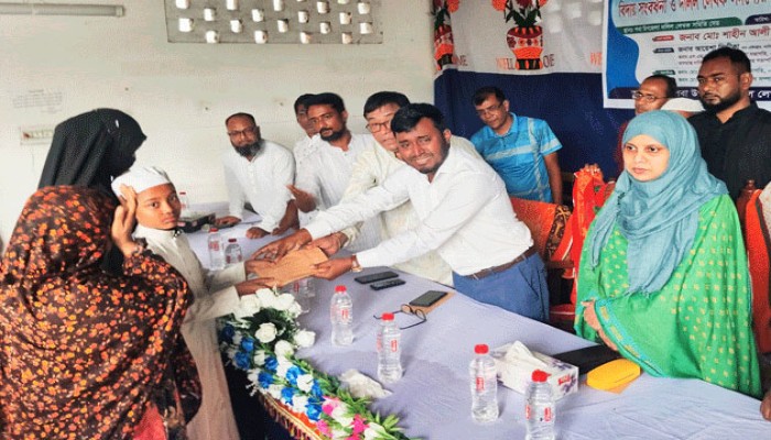 রাজশাহীর পবা উপজেলা মৃত দলিল লেখক পরিবারের মাঝে অনুদানের চেক বিতরণ রাজশাহীর পবা উপজেলা মৃত দলিল লেখক পরিবারের মাঝে অনুদানের চেক বিতরণ