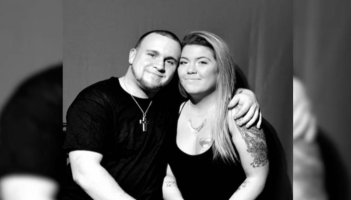 আমেরিকাতে গর্ভে কন্যা সন্তান জানতে পেরে স্ত্রীকে খুন করলো যুবক আমেরিকাতে গর্ভে কন্যা সন্তান জানতে পেরে স্ত্রীকে খুন করলো যুবক