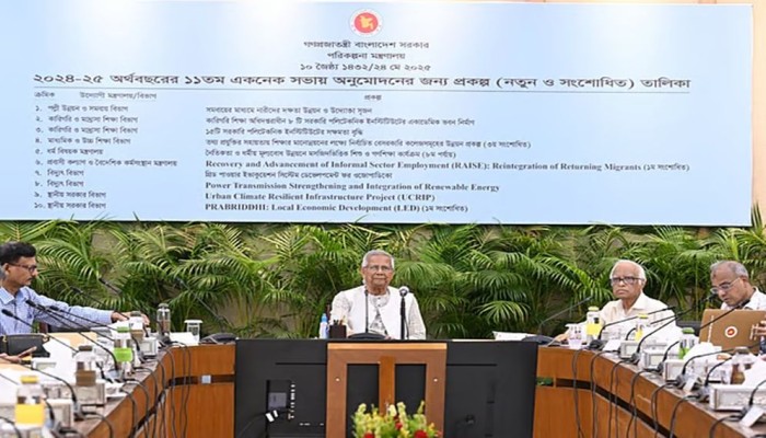 একনেক সভা শেষে উপদেষ্টাদের সঙ্গে বৈঠকে বসেছেন প্রধান উপদেষ্টা