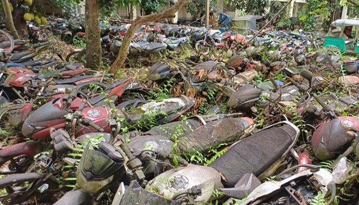 আইনি জটিলতায় পড়ে নষ্ট হচ্ছে জব্দ শত শত গাড়ি আইনি জটিলতায় পড়ে নষ্ট হচ্ছে জব্দ শত শত গাড়ি