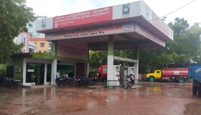 ১০ দফা দাবিতে রাজশাহীর পেট্রোলপাম্পে ধর্মঘট ১০ দফা দাবিতে রাজশাহীর পেট্রোলপাম্পে ধর্মঘট