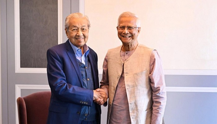 মাহাথিরের শততম জন্মদিন উপলক্ষে দীর্ঘ বন্ধুত্বের স্মৃতিচারণ করেন  প্রধান উপদেষ্টা