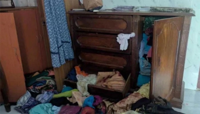 গাজীপুরে মা-বাবাকে অস্ত্রের মুখে জিম্মি করে পুলিশের অতিরিক্ত ডিআইজির বাড়িতে ডাকাতি গাজীপুরে মা-বাবাকে অস্ত্রের মুখে জিম্মি করে পুলিশের অতিরিক্ত ডিআইজির বাড়িতে ডাকাতি