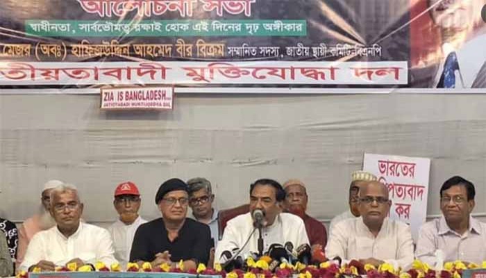 উপদেষ্টা পরিষদে ছাত্রদের রাখা বিরাট ভুল হয়েছে: মেজর হাফিজ