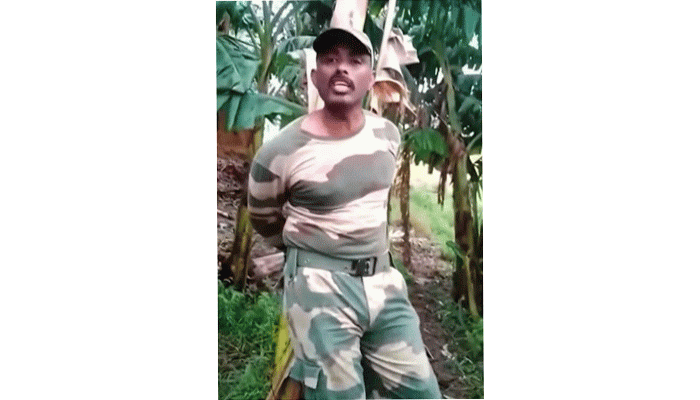 চাঁপাইনবাবগঞ্জে এলাকাবাসীর হাতে বিএসএফ সদস্য আটক চাঁপাইনবাবগঞ্জে এলাকাবাসীর হাতে বিএসএফ সদস্য আটক