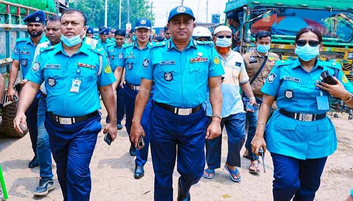 মহানগরীর পশুর হাট পরিদর্শন করলেন আরএমপি পুলিশ কমিশনার মহানগরীর পশুর হাট পরিদর্শন করলেন আরএমপি পুলিশ কমিশনার