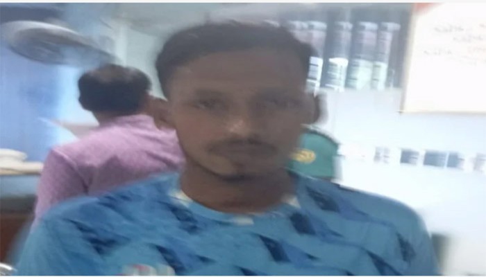 রাজশাহীতে ভারতীয় ভিসা প্রতারণায় যুবক আটক রাজশাহীতে ভারতীয় ভিসা প্রতারণায় যুবক আটক