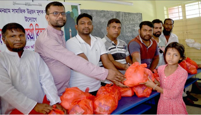 লালপুরে ঈদ উপহার সামগ্রী বিতরণ লালপুরে ঈদ উপহার সামগ্রী বিতরণ