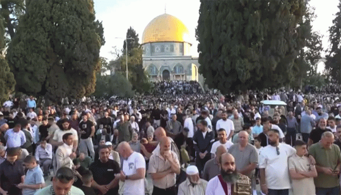 আল-আকসায় হাজারো ফিলিস্তিনির ঈদের নামাজ আদায় আল-আকসায় হাজারো ফিলিস্তিনির ঈদের নামাজ আদায়