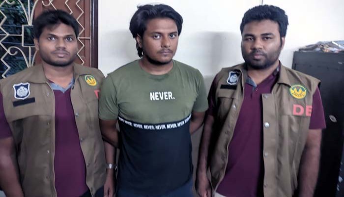 মহানগরীতে সাড়ে ১০ লাখ টাকা ছিনতাইয়ের ঘটনায় অনিক গ্রেপ্তার মহানগরীতে সাড়ে ১০ লাখ টাকা ছিনতাইয়ের ঘটনায় অনিক গ্রেপ্তার