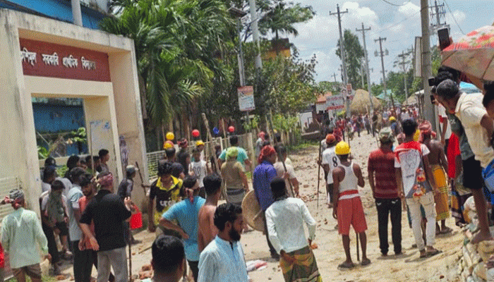 ব্রাহ্মণবাড়িয়ায় জমি নিয়ে দুই গোষ্ঠীর সংঘর্ষে আহত শতাধিক ব্রাহ্মণবাড়িয়ায় জমি নিয়ে দুই গোষ্ঠীর সংঘর্ষে আহত শতাধিক