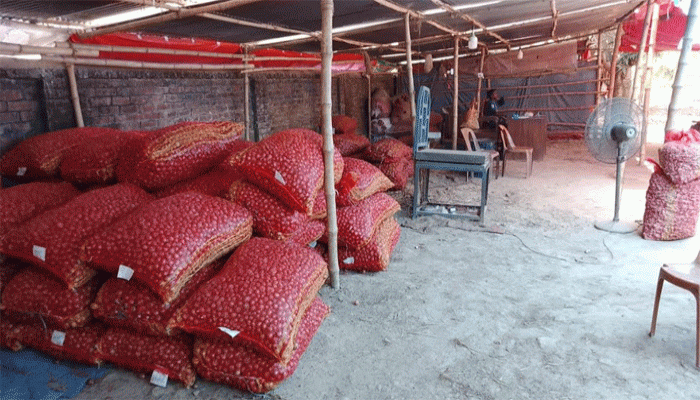 ফুলবাড়ীতে ঈদ পরবর্তী বাজারে মন্দাভাব, সবজির দাম চড়া, চাল সস্তা ফুলবাড়ীতে ঈদ পরবর্তী বাজারে মন্দাভাব, সবজির দাম চড়া, চাল সস্তা