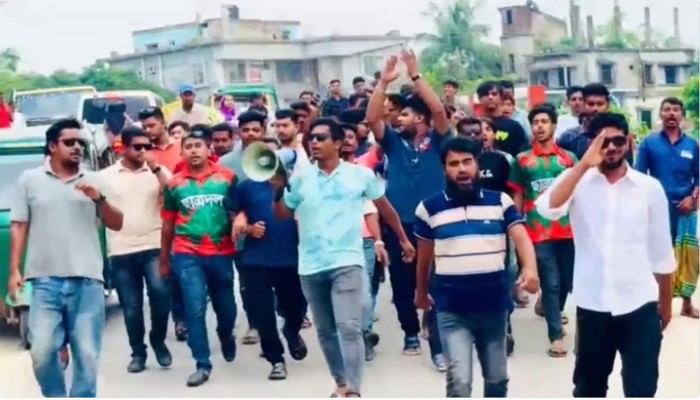 এনসিপির কমিটির বিরুদ্ধে ছাত্রদলের বিক্ষোভ এনসিপির কমিটির বিরুদ্ধে ছাত্রদলের বিক্ষোভ