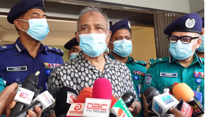 তারেক রহমানের দেশে ফিরতে কোনো বাধা নেই : স্বরাষ্ট্র উপদেষ্টা