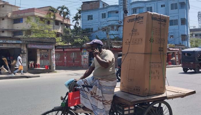 রাজশাহীতে ভ্যাপসা গরমে জনজীবন বিপর্যস্ত, সতর্ক থাকা জরুরি