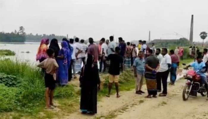 পিকনিকের নৌকায় গানের তালে নাচ, ছিটকে পড়ে নিখোঁজ স্কুলছাত্র