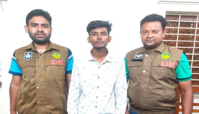 রাজশাহীতে শ্বশুরবাড়ি থেকে ছিনতাই মামলার আসামি ল্যাপটপসহ গ্রেপ্তার