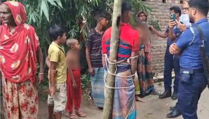 পাংশায় পাওনা টাকা না পেয়ে শ্বশুরকে গাছের সঙ্গে বেঁধে পেটালেন জামাই পাংশায় পাওনা টাকা না পেয়ে শ্বশুরকে গাছের সঙ্গে বেঁধে পেটালেন জামাই