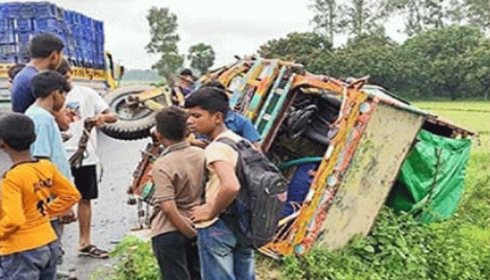 নওগাঁয় পিকআপ-ভটভটি সংঘর্ষে একজন নিহত নওগাঁয় পিকআপ-ভটভটি সংঘর্ষে একজন নিহত