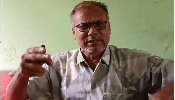 নড়াইলে সালিসে স্ত্রীর সামনে স্বামীকে জুতাপেটা আ.লীগ নেতার নড়াইলে সালিসে স্ত্রীর সামনে স্বামীকে জুতাপেটা আ.লীগ নেতার