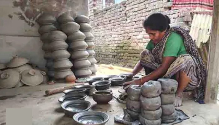 তানোরে ঐতিহ্যবাহী মৃৎশিল্প বিলুপ্তপ্রায় তানোরে ঐতিহ্যবাহী মৃৎশিল্প বিলুপ্তপ্রায়