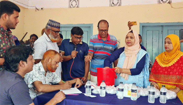 গুরুদাসপুরে লটারিতে দুঃস্থ নারী নির্বাচন