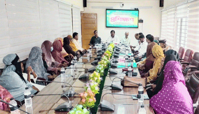 গুরুদাসপুরে পল্লী মাতৃকেন্দ্রের কোর্স সম্পন্ন