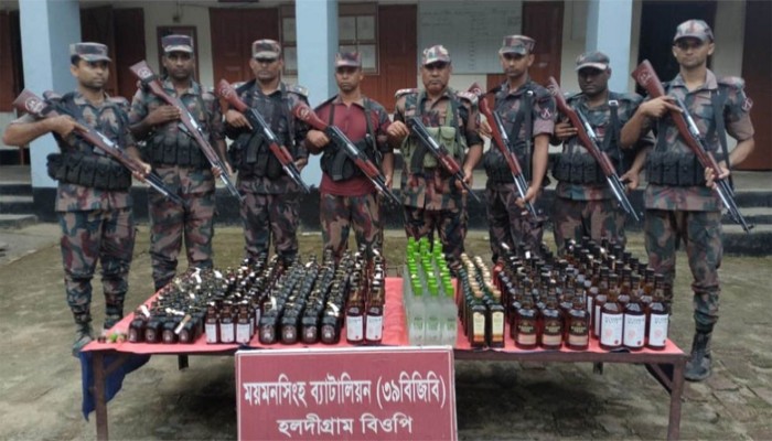 সীমান্তে ২৭৭ বোতল ভারতীয় মদ জব্দ