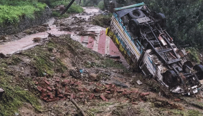 হিমাচলে ভারী বৃষ্টিপাতে ৩০ জনের মৃত্যু