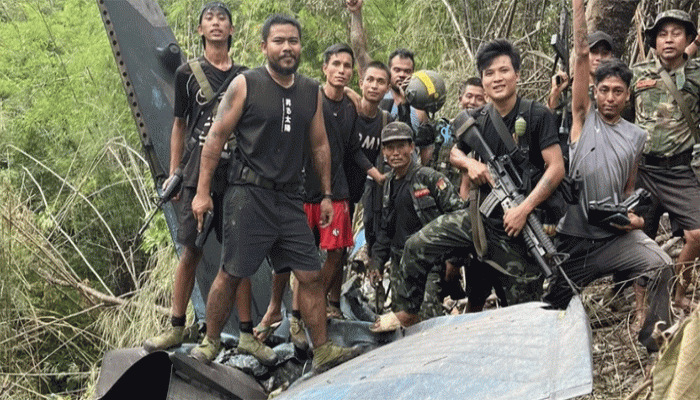 মিয়ানমারে জান্তা সরকারের আরেকটি যুদ্ধবিমান ভূপাতিত করল বিদ্রোহীরা মিয়ানমারে জান্তা সরকারের আরেকটি যুদ্ধবিমান ভূপাতিত করল বিদ্রোহীরা