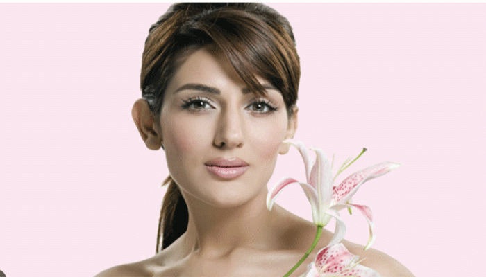 বর্ষাতেও ত্বক থাকবে উজ্জ্বল, মসৃণ! ঘুম ভাঙার পরে শুধু করতে হবে এই ৫ কাজ বর্ষাতেও ত্বক থাকবে উজ্জ্বল, মসৃণ! ঘুম ভাঙার পরে শুধু করতে হবে এই ৫ কাজ