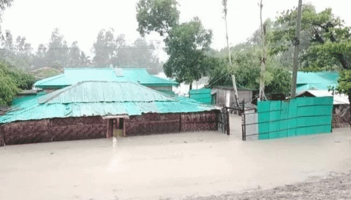 টানা বর্ষণে ডুবে গেছে টেকনাফের ৫০ গ্রাম টানা বর্ষণে ডুবে গেছে টেকনাফের ৫০ গ্রাম