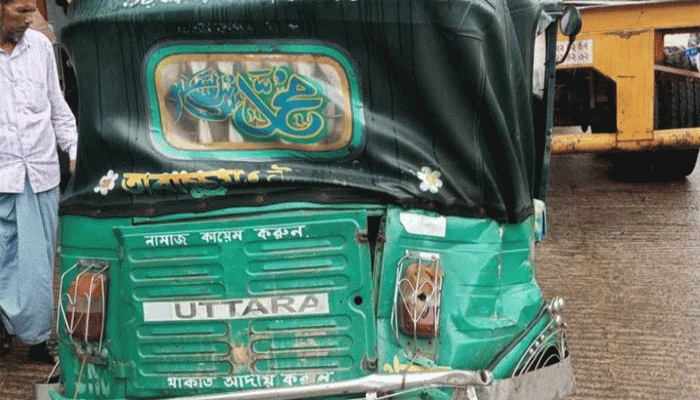 মায়ের কোল থেকে ছিটকে পড়ে শিশুর মৃত্যু