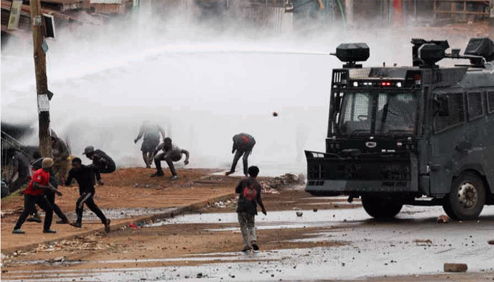 সরকারবিরোধী আন্দোলনে উত্তপ্ত কেনিয়া! পুলিশের গুলিতে নিহত ১১
