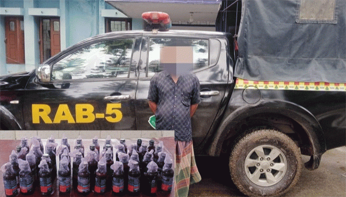 চারঘাটে ফেন্সিডিল বিক্রির সময় মাদক কারবারী হালিম গ্রেফতার