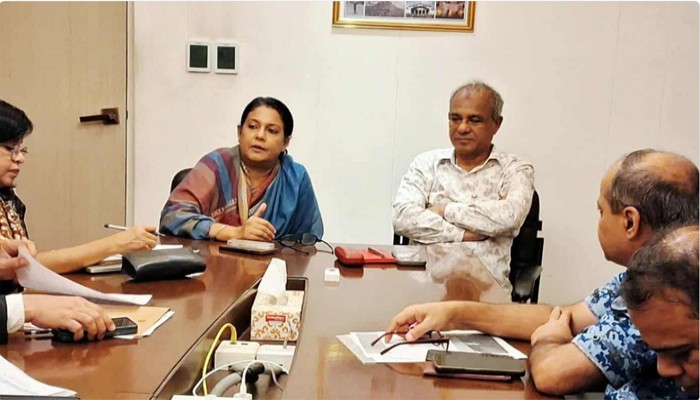 পলিথিন বন্ধে শুরু হচ্ছে যৌথ বাহিনীর অভিযান : পরিবেশ উপদেষ্টা