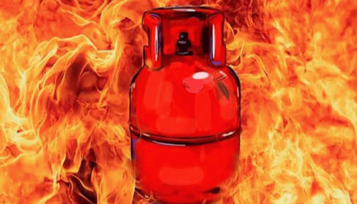 রাজধানীর সূত্রাপুরে গ্যাস লিকেজ থেকে বিস্ফোরণে একই পরিবারের পাঁচজন দগ্ধ