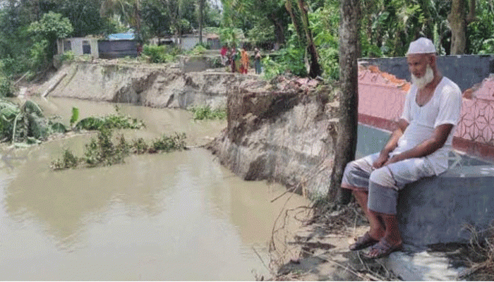 সিরাজগঞ্জে বাড়ছে যমুনার পানি, বিলীন দেড় শতাধিক ঘরবাড়ি