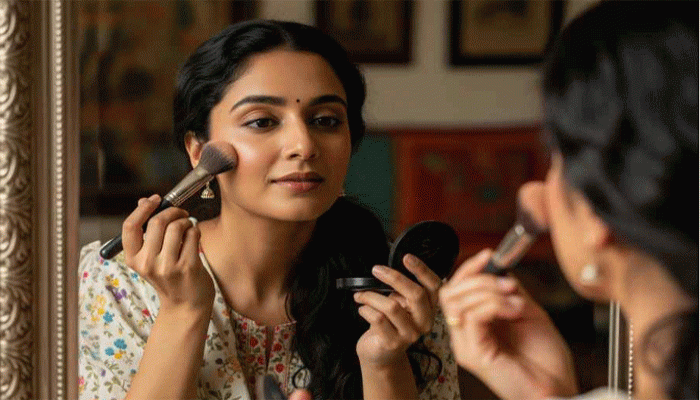 রোজ মেকআপ করেও ক্ষতি হবে না ত্বকের! ৭টি পরামর্শ মেনে চলতে হবে রোজ মেকআপ করেও ক্ষতি হবে না ত্বকের! ৭টি পরামর্শ মেনে চলতে হবে