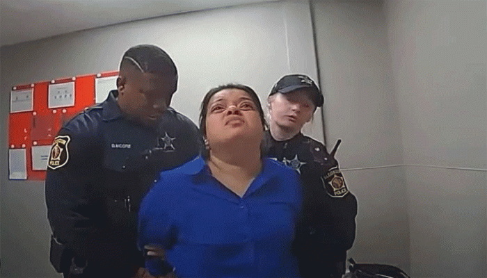 যুক্তরাষ্ট্রে ভ্রমণে গিয়ে দোকান থেকে পণ্য চুরি করে ধরা ভারতীয় নারী