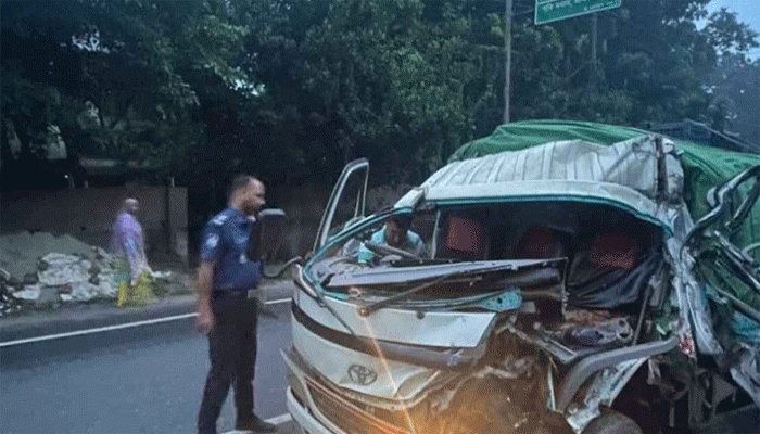 নাটোরে পিকআপে ট্রাকের ধাক্কায় যুবক নিহত নাটোরে পিকআপে ট্রাকের ধাক্কায় যুবক নিহত